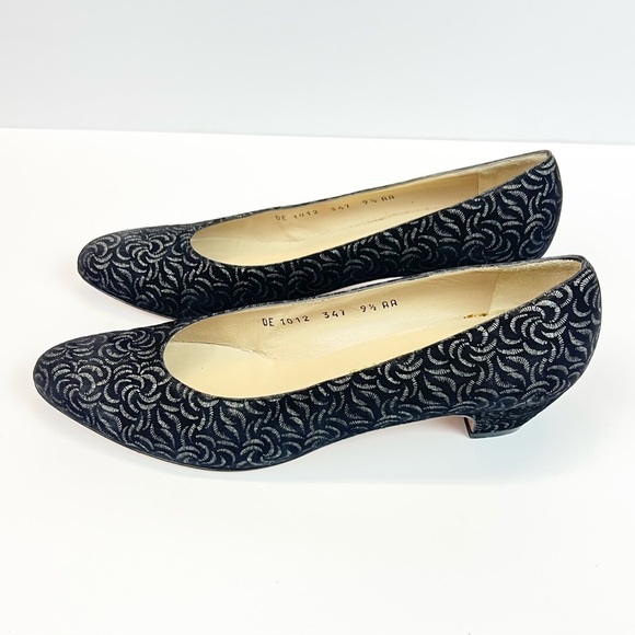 Salvatore Ferragamo 9.5 AA Black and Silver Floral Shimmer Pumps Vintage Italy - Picture 2 of 10